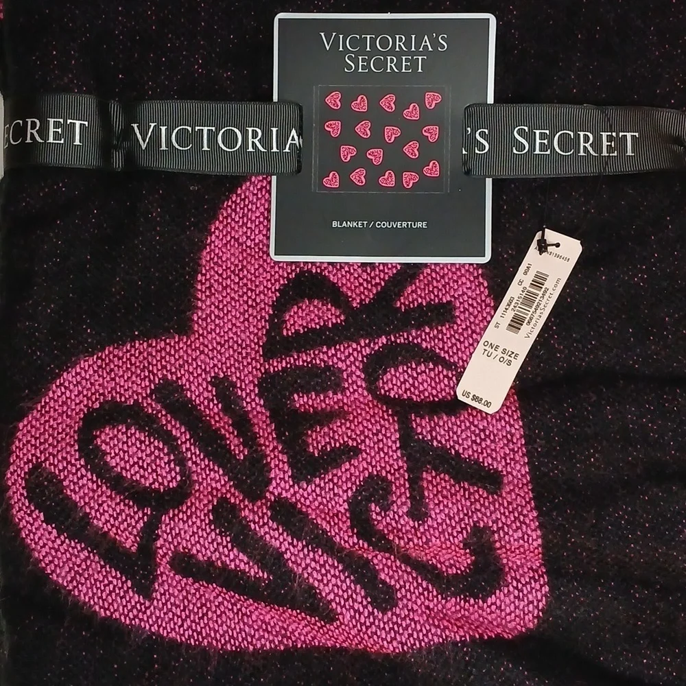 Victoria’s Secret Blanket “Love Victoria” Hearts Throw Blanket 🆕️ VS Blanket 💗